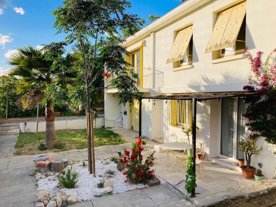 La Suite De La Maison Jaune Монпелие Екстериор снимка