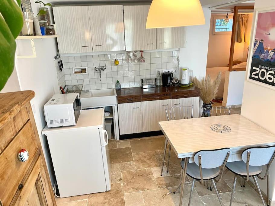 La Suite De La Maison Jaune Монпелие Екстериор снимка